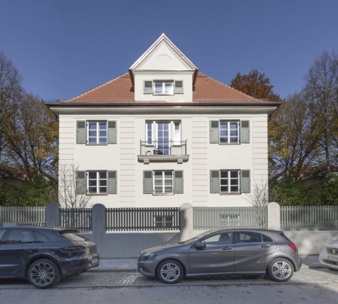 Außergewöhnliche Dachgeschoss-Wohnung in saniertem Altbau mit viel Flair, 81679 München, Dachgeschosswohnung